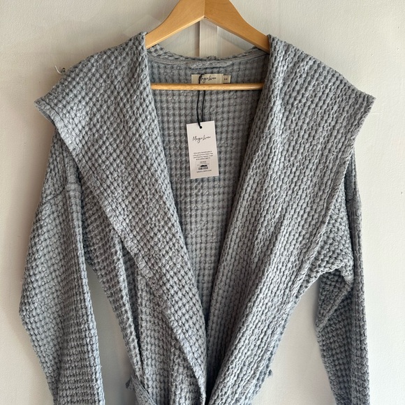 NWT Gray Textured Robe - Picture 2 of 6